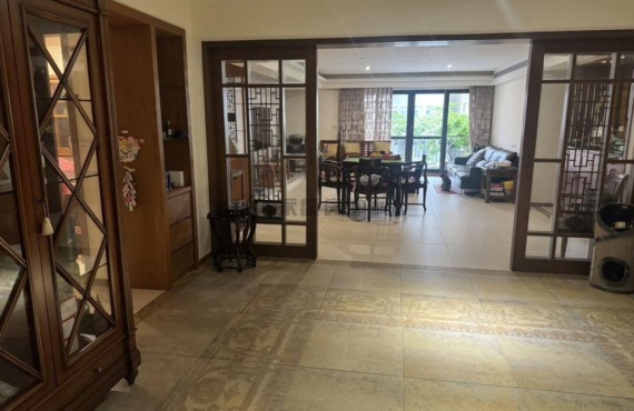 新興區｜🌟中央公園商圈🌟黃金店面｜稀有釋出