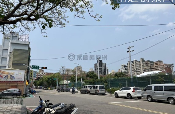 🔥三民巨城商圈三面臨路角地｜百坪電梯大透店