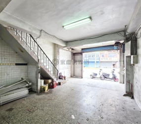 經國竹光｜大地坪臨路燙金透店《紅綠燈旁店效醒目》
